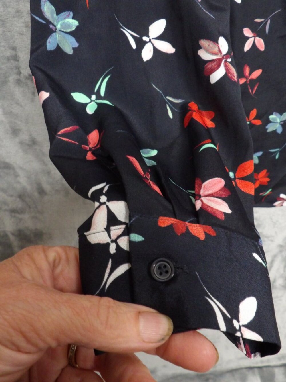 Ann Taylor Floral Split Neck Blouse XL Navy Long Sleeve - Picture 4 of 6
